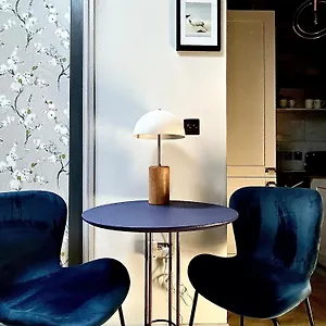 Central Stylish Studio Apartment Brighton